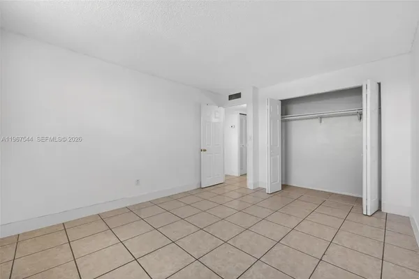$2,100 | 606 West 81st Street, Unit 302, Hialeah, FL 33014