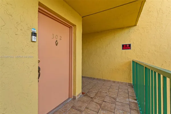 $2,100 | 606 West 81st Street, Unit 302, Hialeah, FL 33014