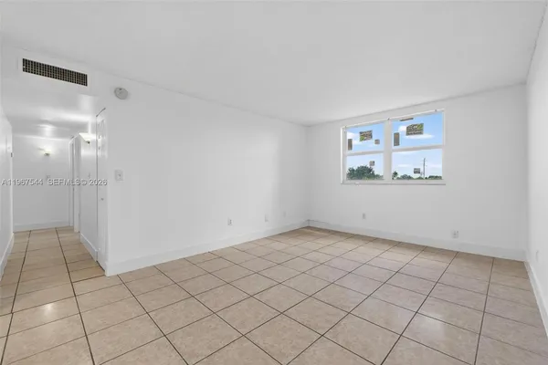 $2,100 | 606 West 81st Street, Unit 302, Hialeah, FL 33014