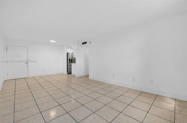 $2,100 | 606 West 81st Street, Unit 302, Hialeah, FL 33014