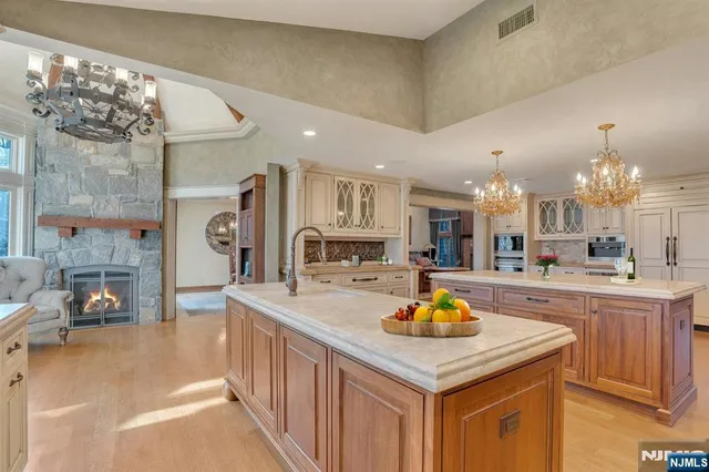 $3,995,000 | 307 Freemans Lane, Franklin Lakes, NJ 07417