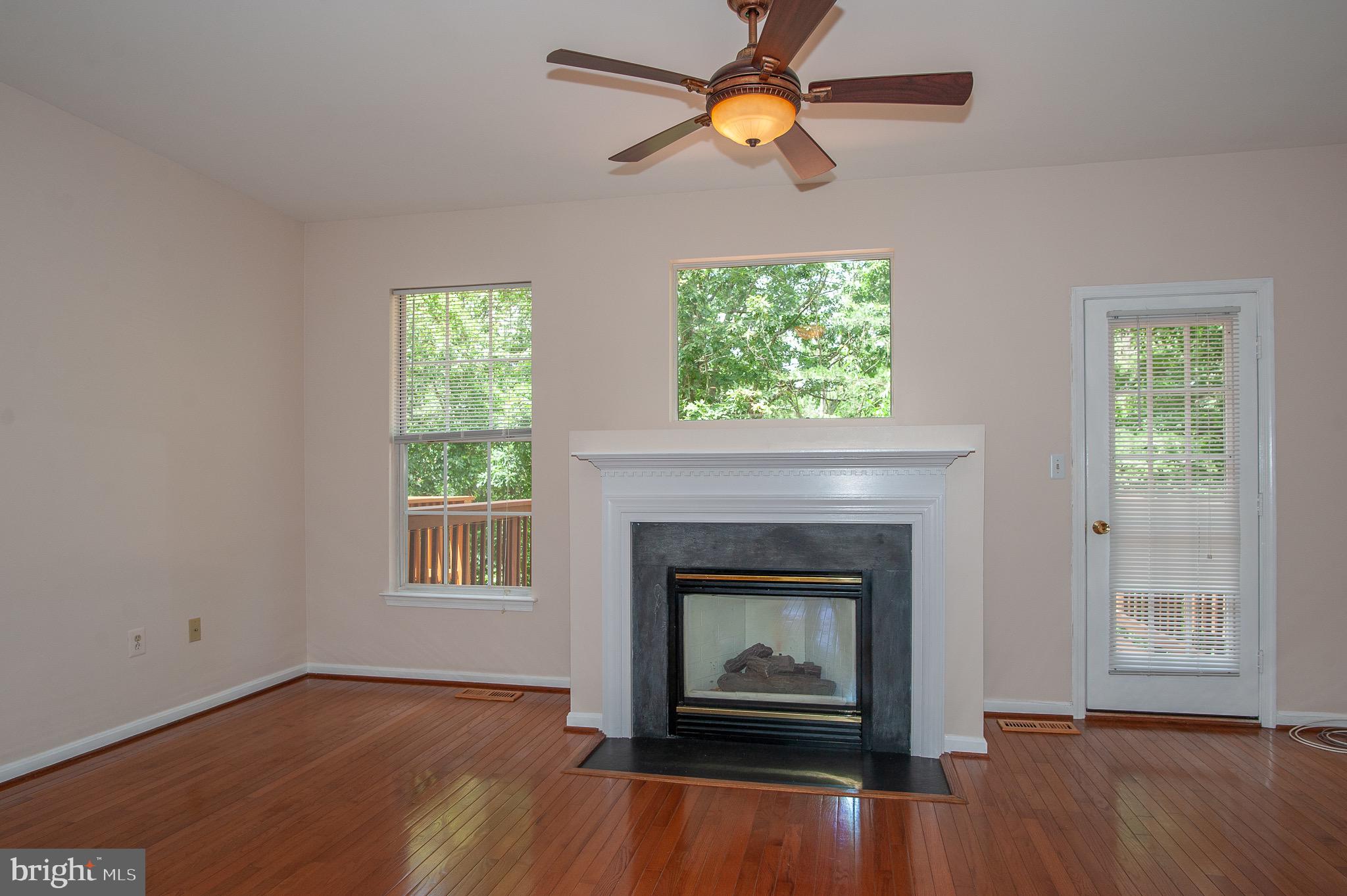 6356 Demme Place Springfield, VA 22150 - Photo 5 of 47 Living Room