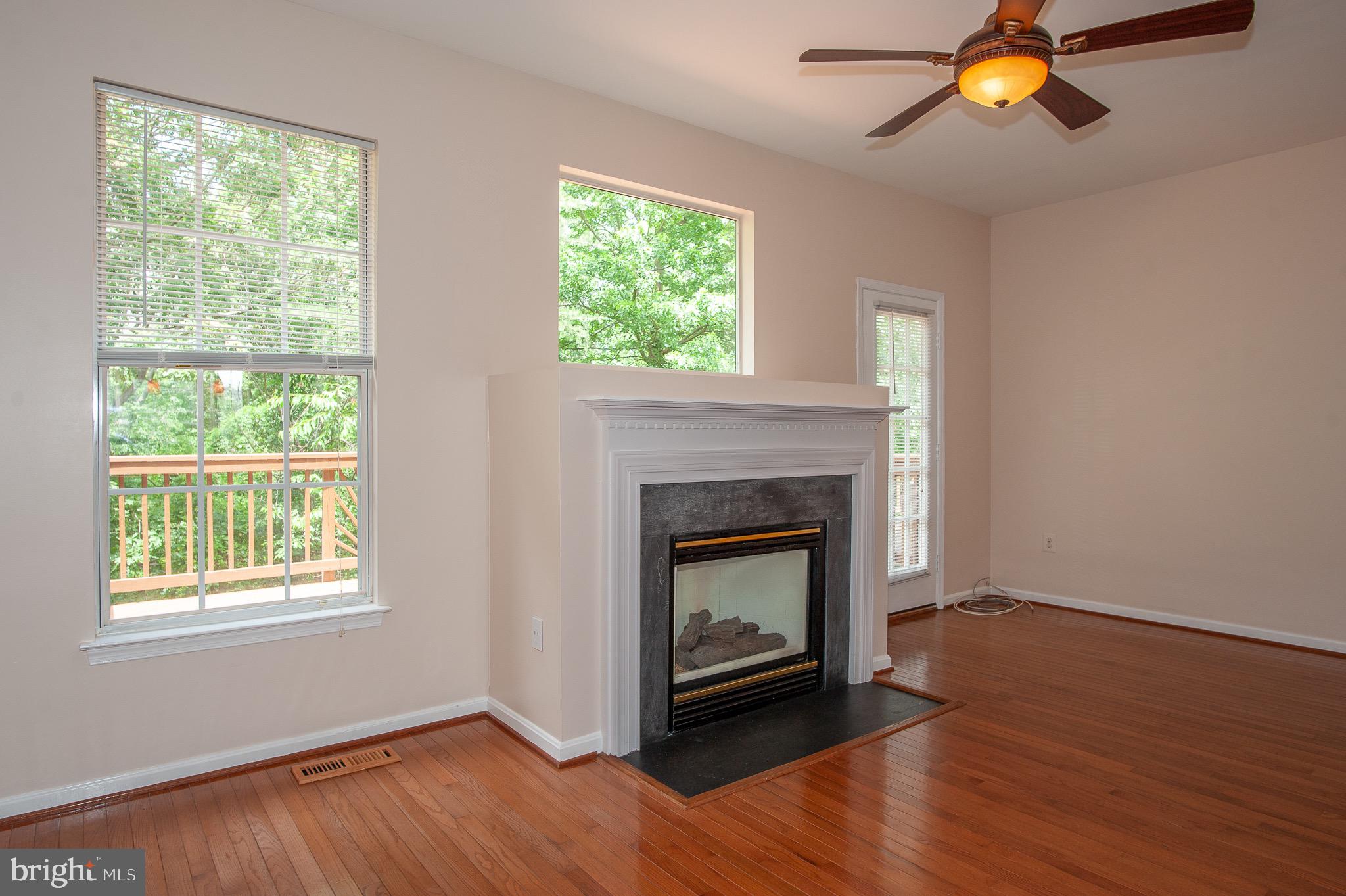 6356 Demme Place Springfield, VA 22150 - Photo 7 of 47 Living Room
