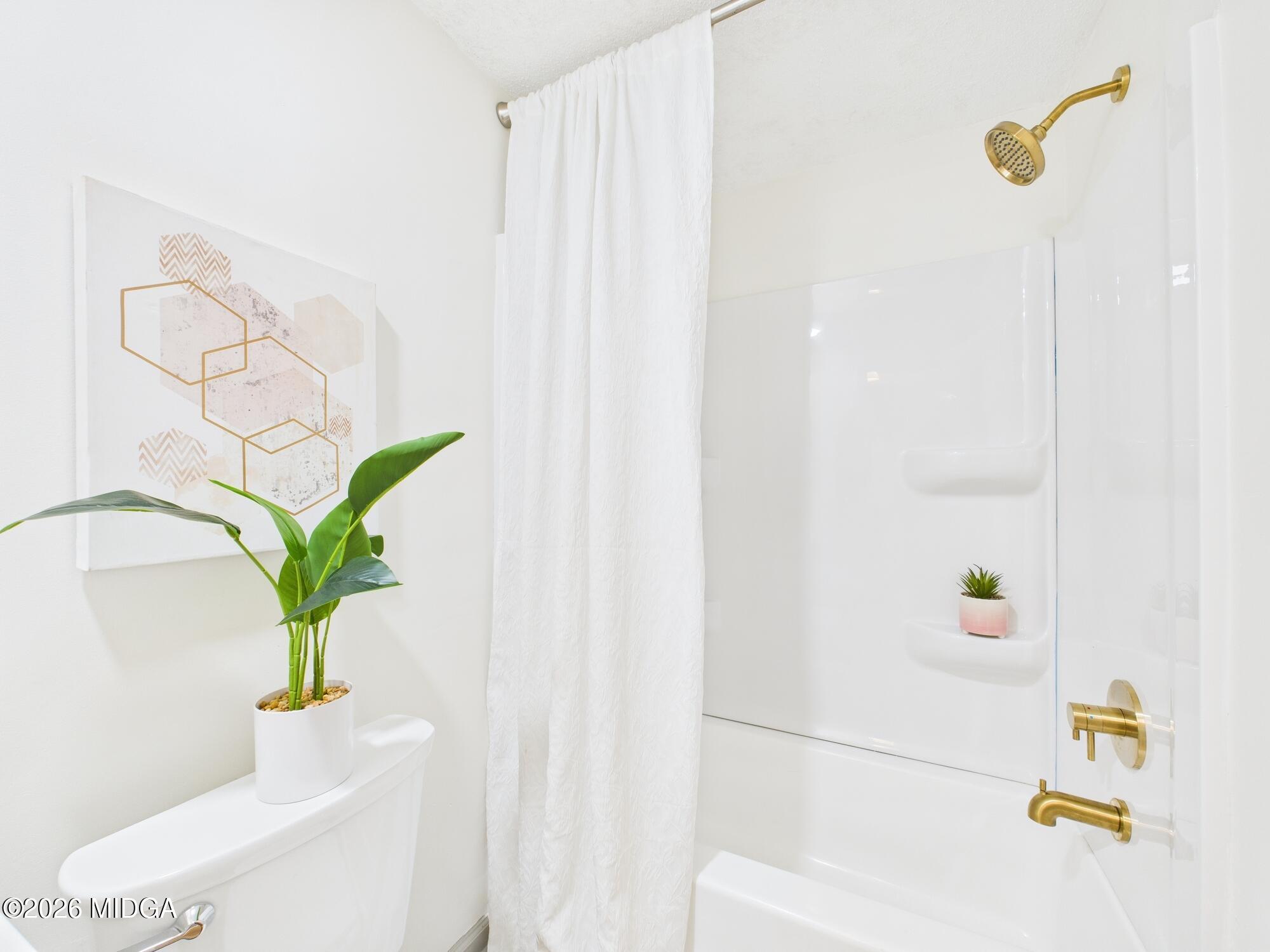 1850 Stallings Road Haddock, GA 31033 - Photo 24 of 44 a bathroom with a sink a bathtub and a window
