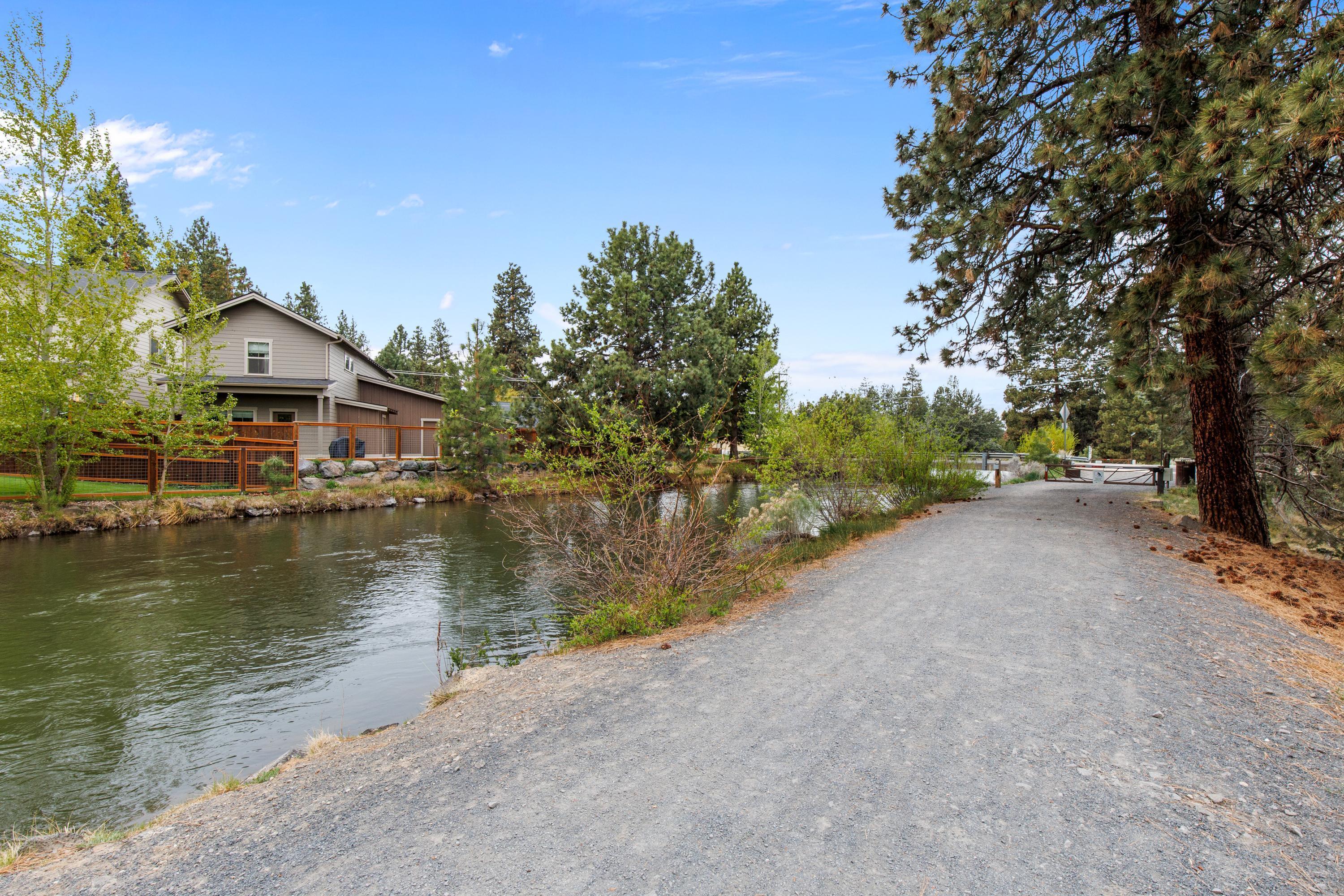 1333 Southwest Boardwalk Lane Bend, OR 97702 - Photo 24 of 46 520A3744JennMontoyaPhotography