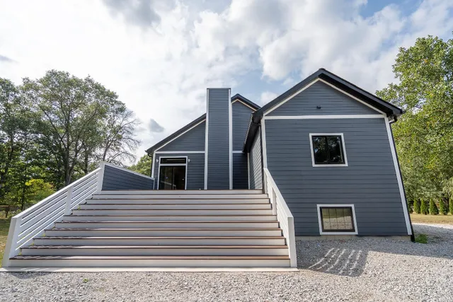 a view of a house with a yard