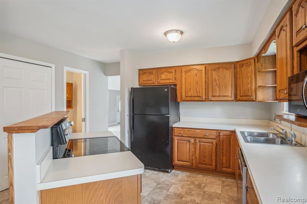 5236 Pratt Road Lapeer, MI 48446 - Photo 9 of 37