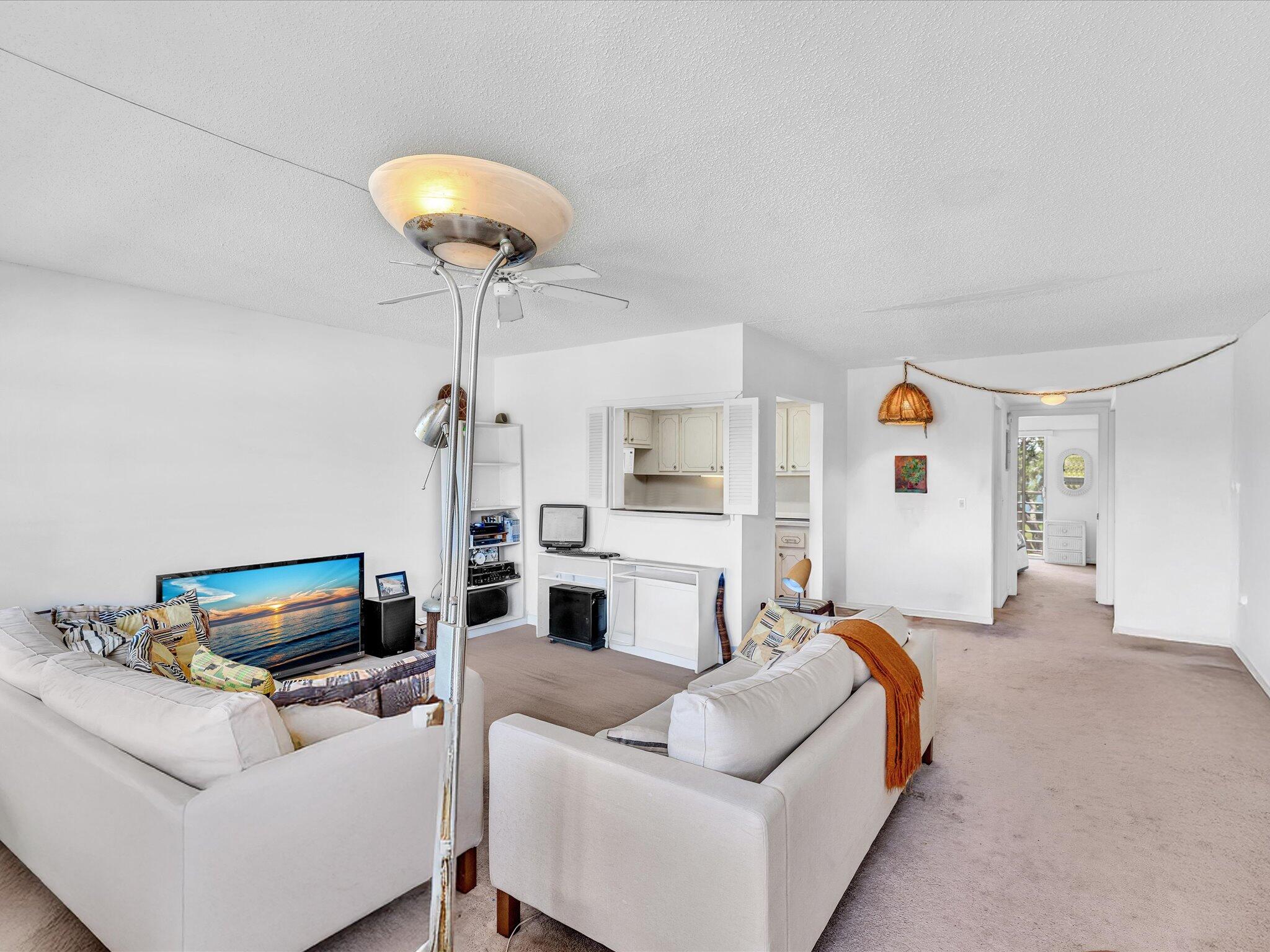 289 Fanshaw Drive, Unit G Boca Raton, FL 33434 - Photo 5 of 39 living room