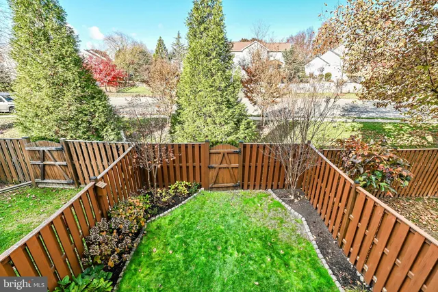 $590,000 | 114 Hampshire Square Southwest, Leesburg, VA 20175