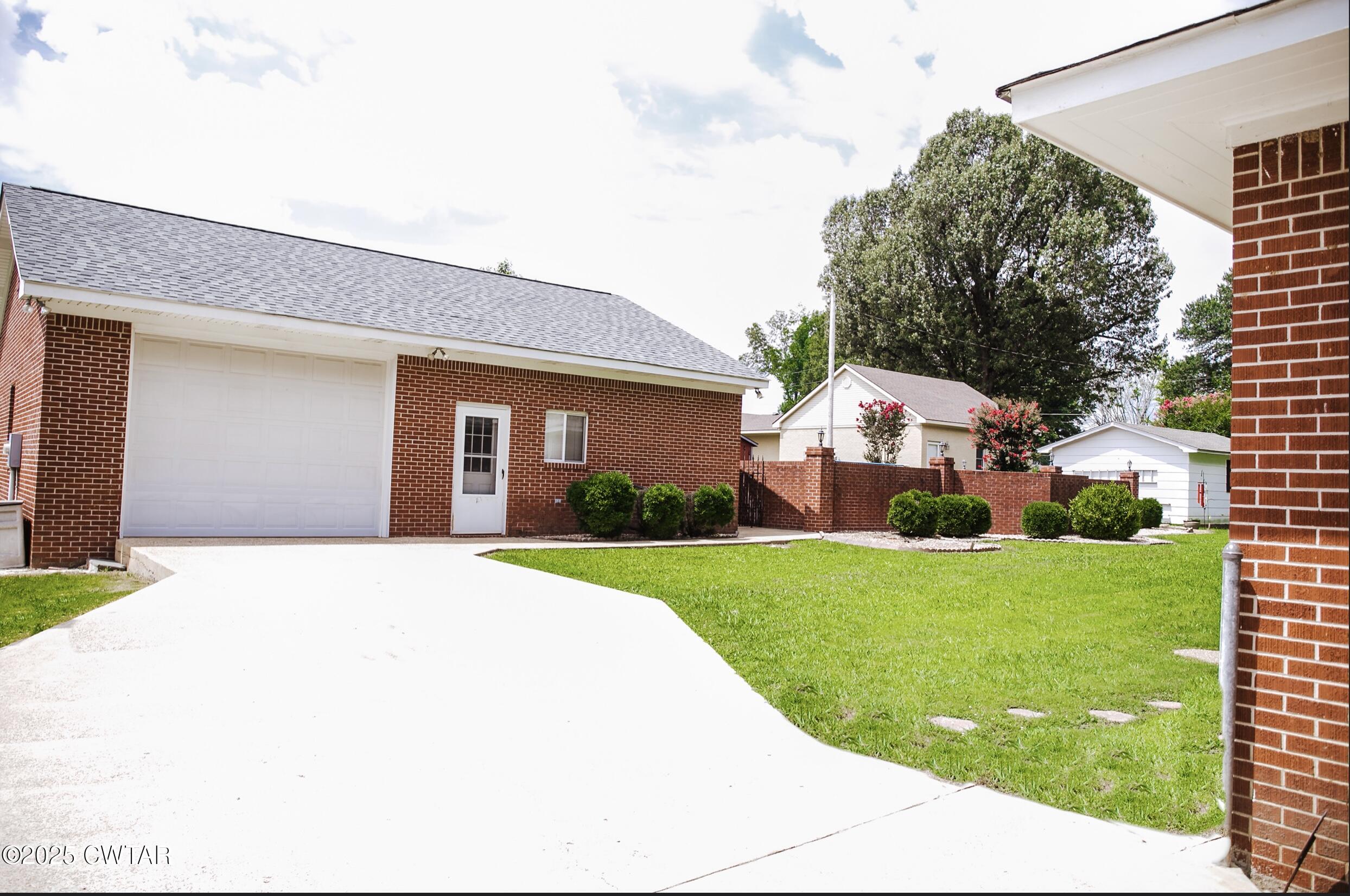 209 Hillside Street Kenton, TN 38233 - Photo 7 of 43 IMG_1476