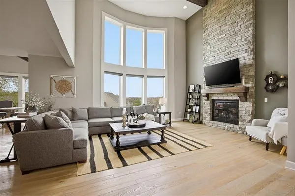 $949,900 | 9784 Houston Street, Lenexa, KS 66227