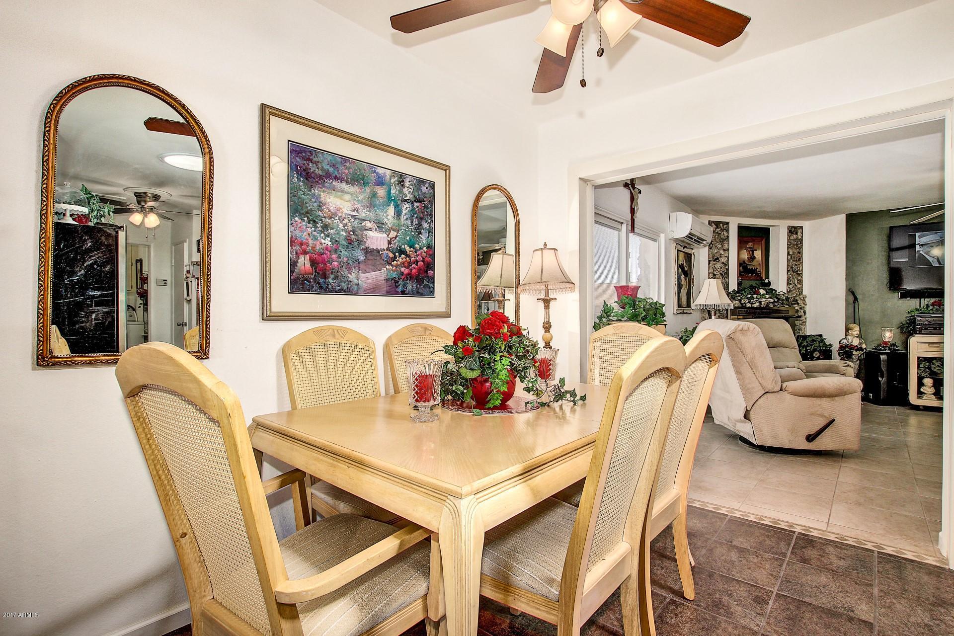 11081 West Frontier Drive Sun City, AZ 85351 - Photo 16 of 24 Eat-In Kit w/Ceiling fan