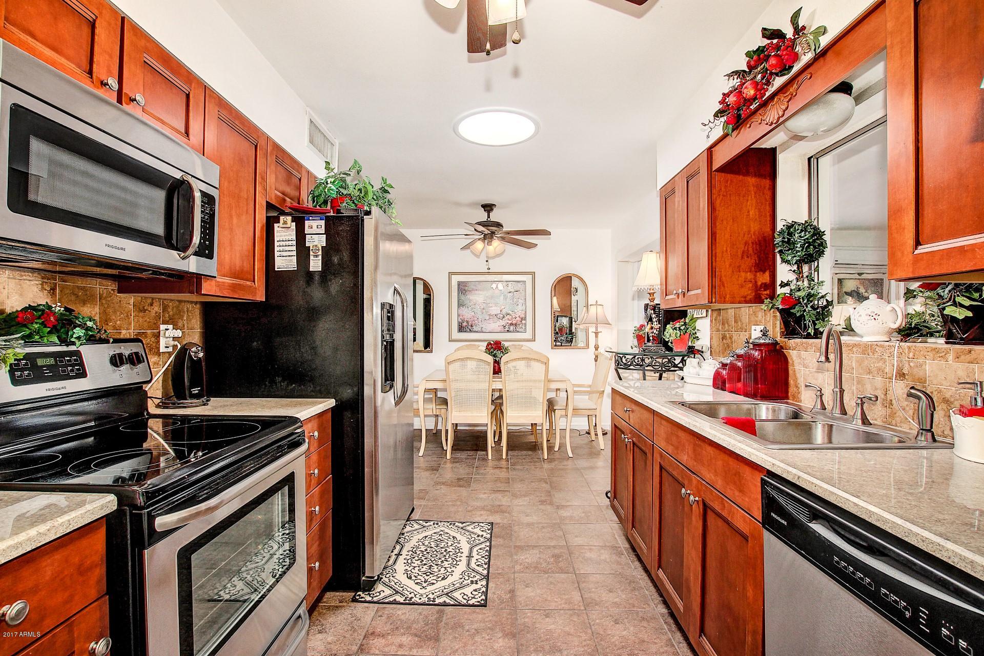 11081 West Frontier Drive Sun City, AZ 85351 - Photo 2 of 24 Kitchen