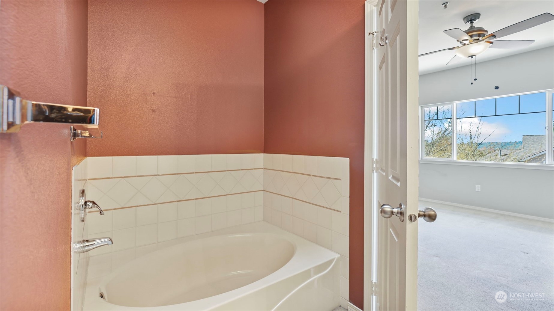 4640 Morris Avenue South Renton, WA 98055 - Photo 19 of 31 a bathroom with a bathtub