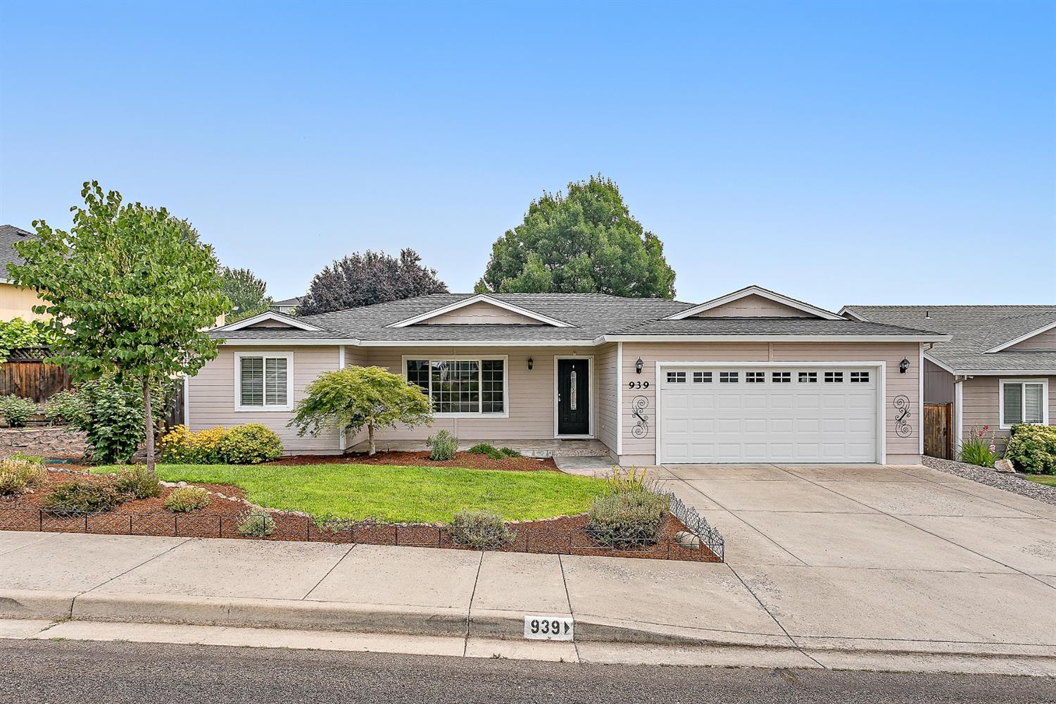 939 Ridgeview Drive Eagle Point, OR 97524 - Photo 2 of 29 Additional Photo