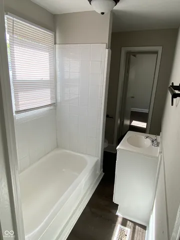 $1,095 | 2373 North Oxford Street, Indianapolis, IN 46218