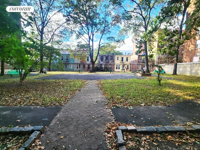 $245,000 | 1475 Thieriot Avenue, Unit 3E | Stratton Park