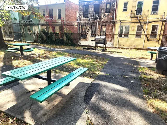 $245,000 | 1475 Thieriot Avenue, Unit 3E | Stratton Park