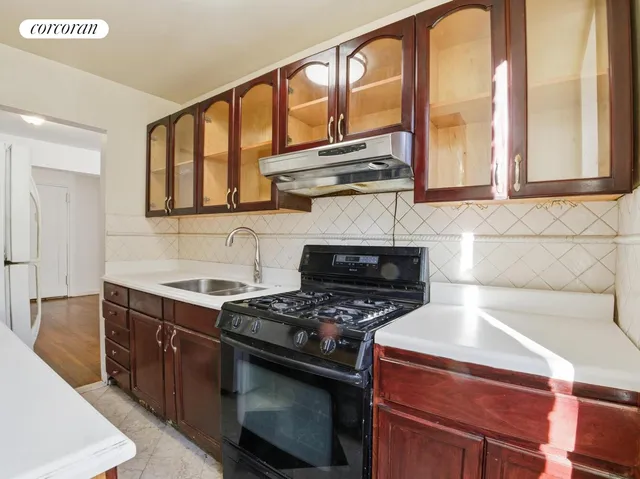 $245,000 | 1475 Thieriot Avenue, Unit 3E | Stratton Park