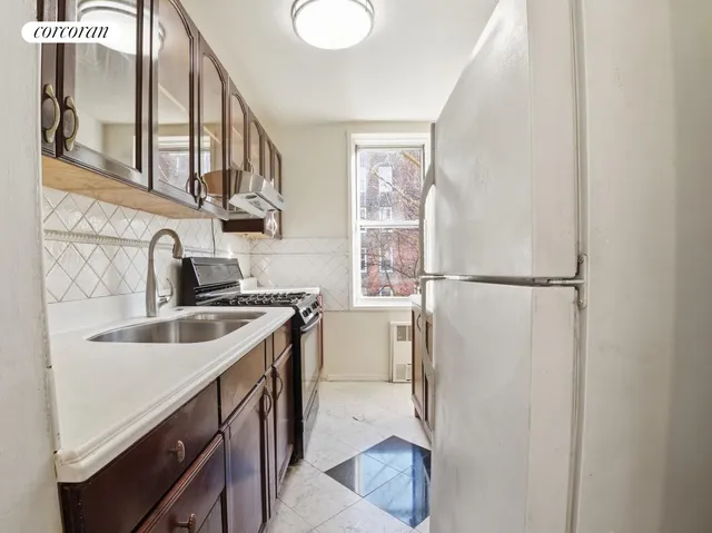 $245,000 | 1475 Thieriot Avenue, Unit 3E | Stratton Park