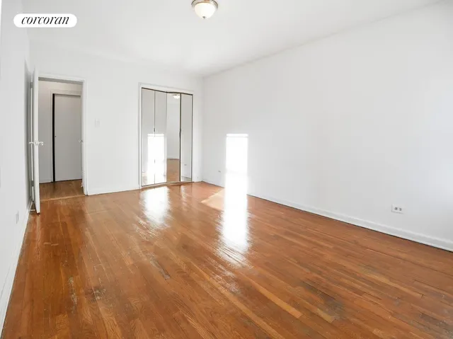 $245,000 | 1475 Thieriot Avenue, Unit 3E | Stratton Park