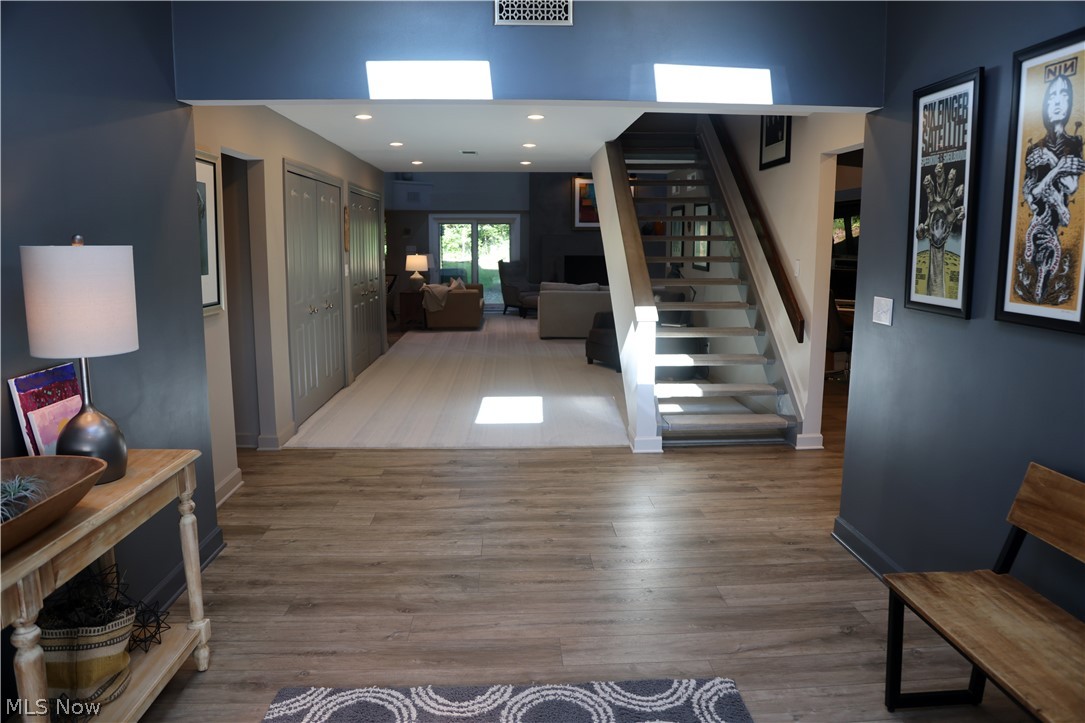 636 Hampton Ridge Drive Akron, OH 44313 - Photo 3 of 37