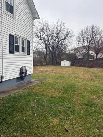 a view of a outdoor space with a house