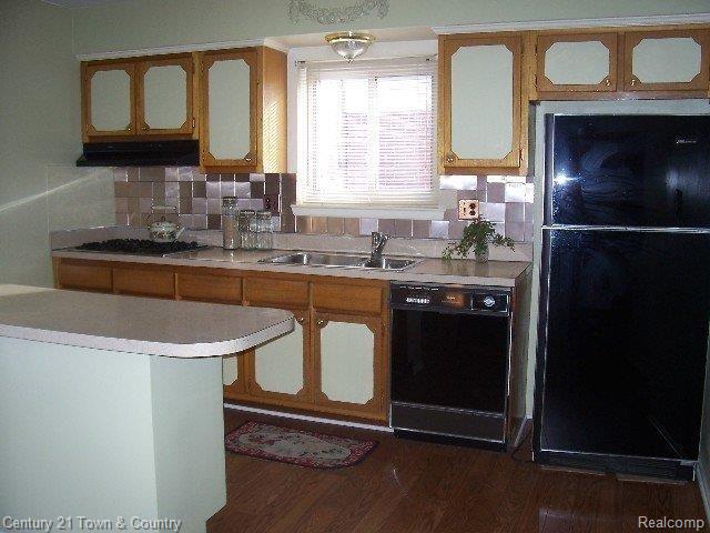 30728 Ridgefield Avenue Warren, MI 48088 - Photo 5 of 11 5