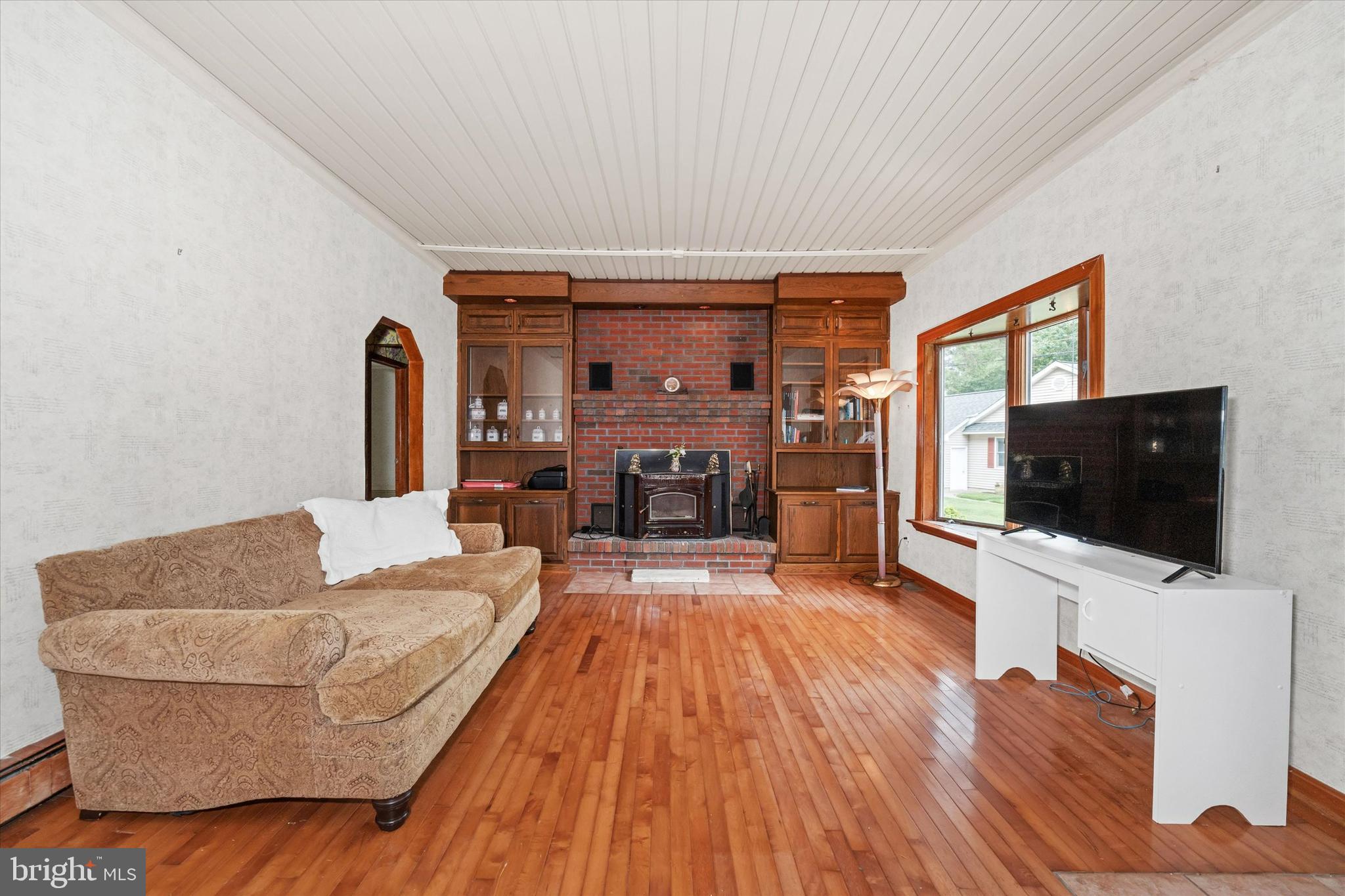 24 Ferry Point Lane Earleville, MD 21919 - Photo 15 of 71 WOOD BURNING FIRE PLACE