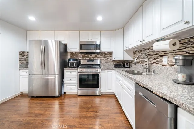 $530,000 | 8633 Balboa Boulevard, Unit 29, Northridge, CA 91325