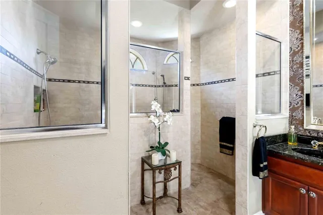 a view of a yard with a house