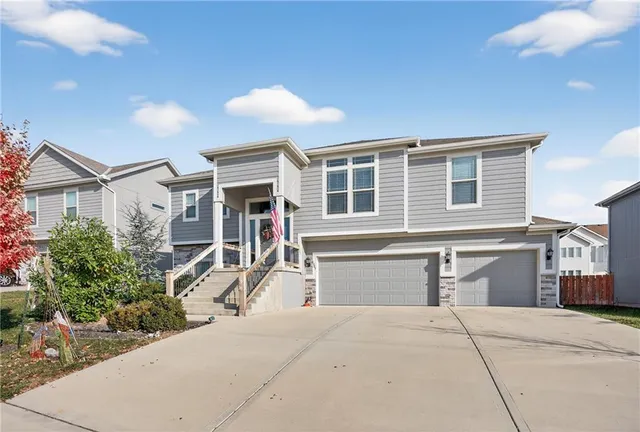 $450,000 | 1325 North 160th Terrace, Basehor, KS 66007