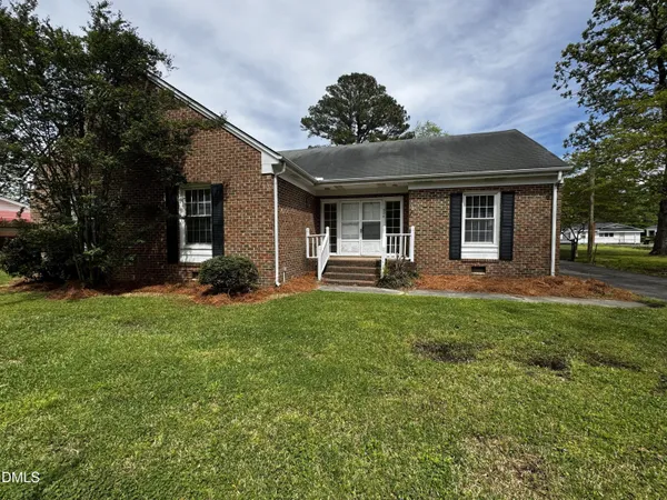 $2,200 | 306 East 1st Street, Kenly, NC 27542