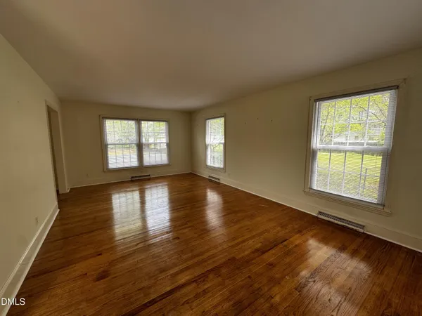 $2,200 | 306 East 1st Street, Kenly, NC 27542