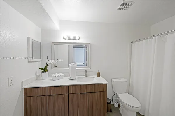 $2,300 | 437 Vista Isles Drive, Unit 2217, Sunrise, FL 33325
