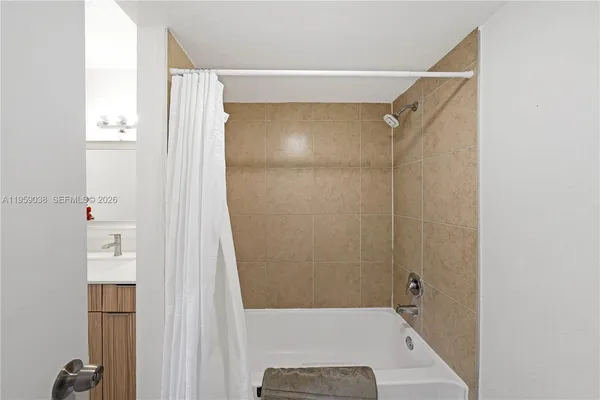 $2,300 | 437 Vista Isles Drive, Unit 2217, Sunrise, FL 33325