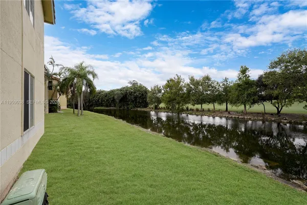 $2,300 | 437 Vista Isles Drive, Unit 2217, Sunrise, FL 33325
