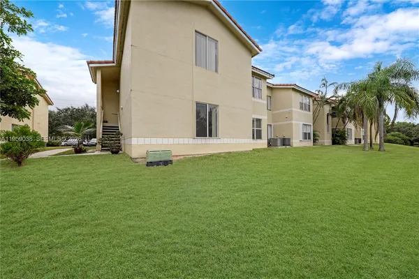 $2,300 | 437 Vista Isles Drive, Unit 2217, Sunrise, FL 33325