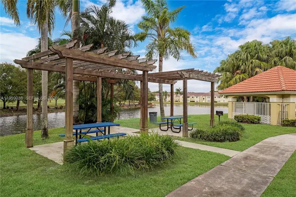 $2,300 | 437 Vista Isles Drive, Unit 2217, Sunrise, FL 33325