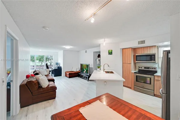 $2,300 | 437 Vista Isles Drive, Unit 2217, Sunrise, FL 33325