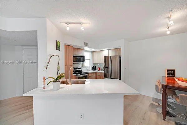 $2,300 | 437 Vista Isles Drive, Unit 2217, Sunrise, FL 33325