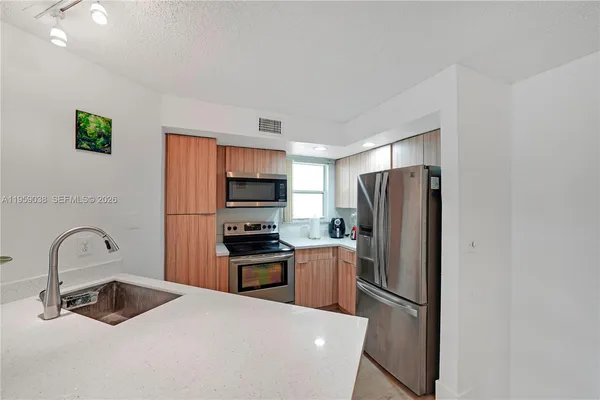 $2,300 | 437 Vista Isles Drive, Unit 2217, Sunrise, FL 33325