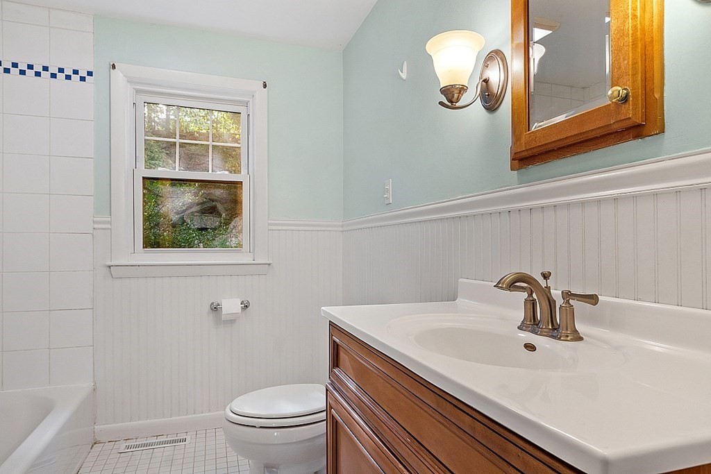 17 Harriman Road Hudson, MA 01749 - Photo 10 of 38 Gallery Image 10