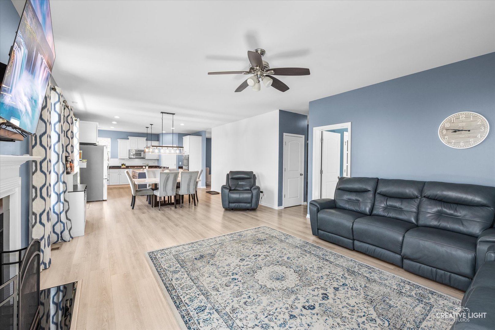 1615 Seward Road Joliet, IL 60431 - Photo 11 of 31 a living room with furniture and a couch