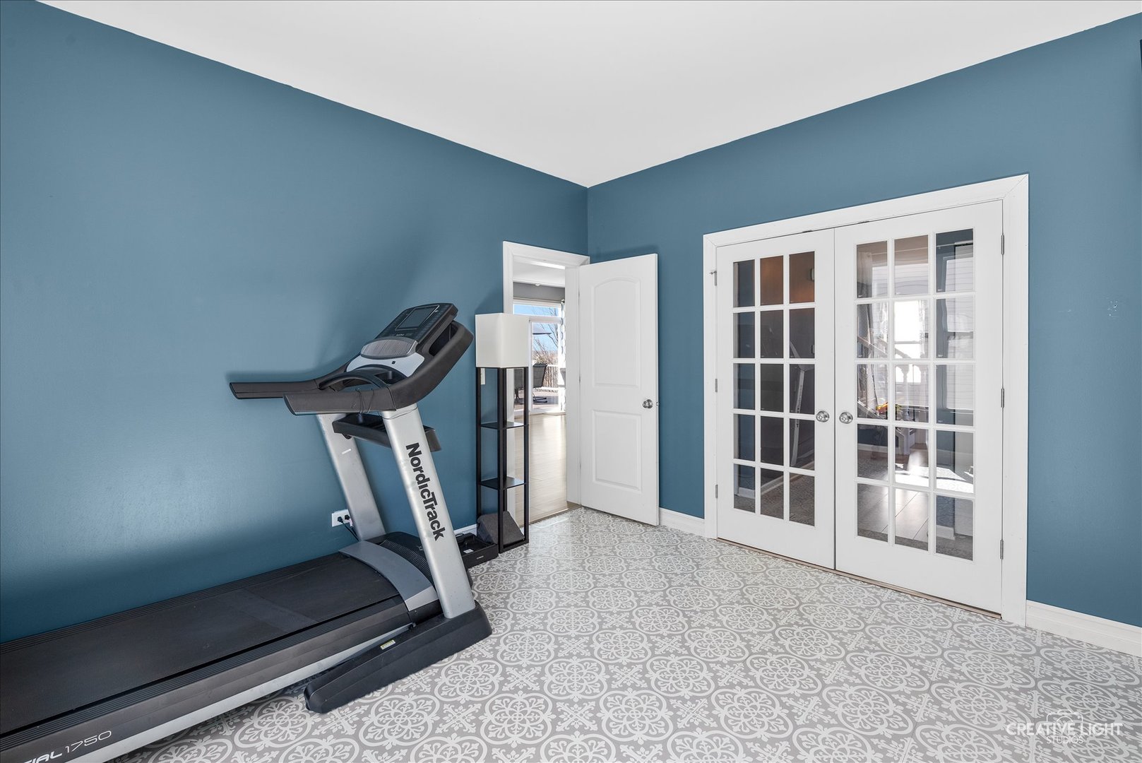 1615 Seward Road Joliet, IL 60431 - Photo 10 of 31 a view of a room with gym equipment