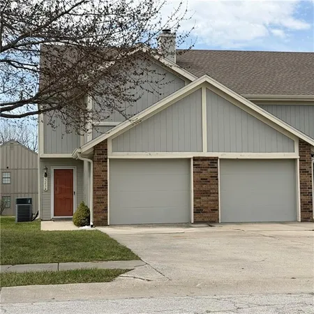 $190,000 | 523 Northeast 6th Street, Unit A, Blue Springs, MO 64014