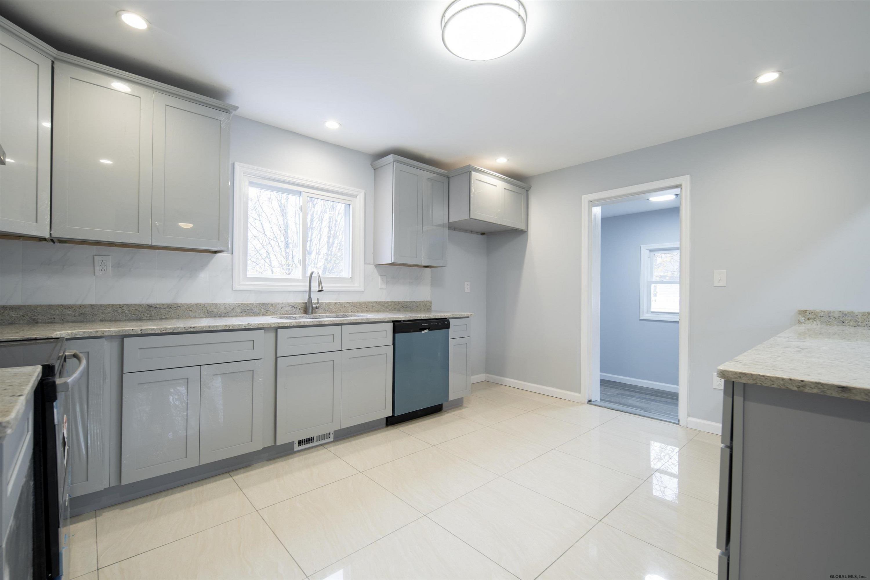 66 Fonda Road Colonie, NY 12047 - Photo 3 of 38 Photo 3
