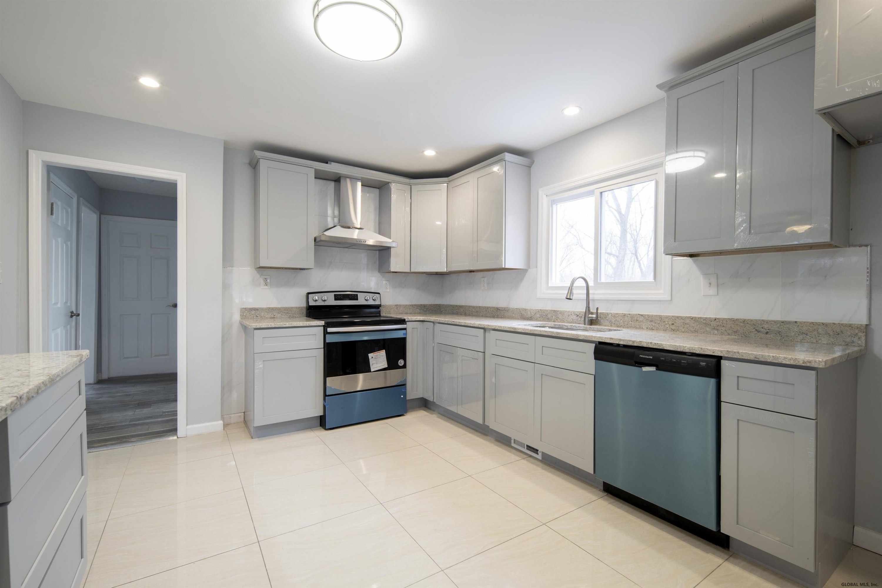 66 Fonda Road Colonie, NY 12047 - Photo 6 of 38 Photo 6