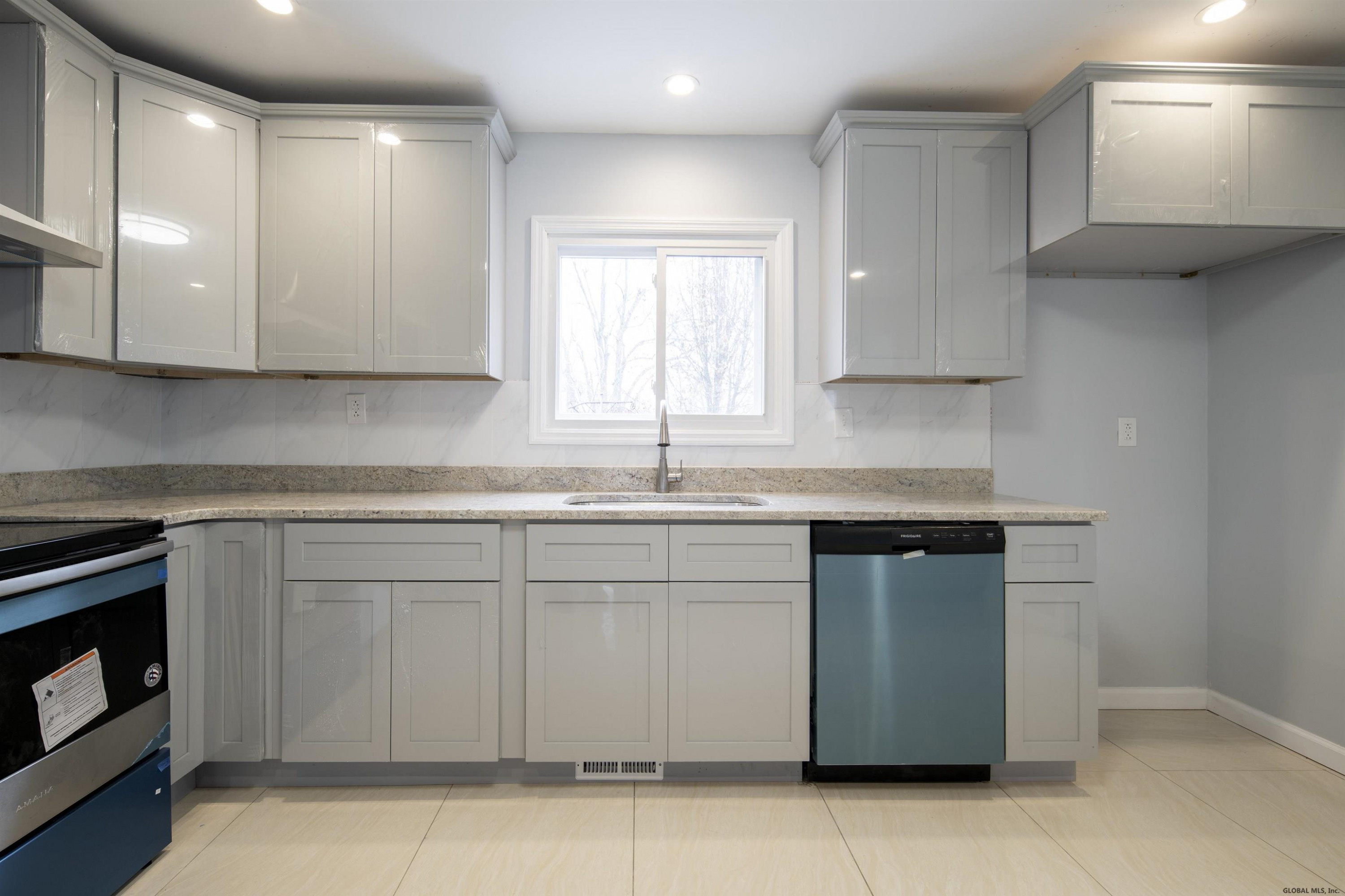 66 Fonda Road Colonie, NY 12047 - Photo 7 of 38 Photo 7