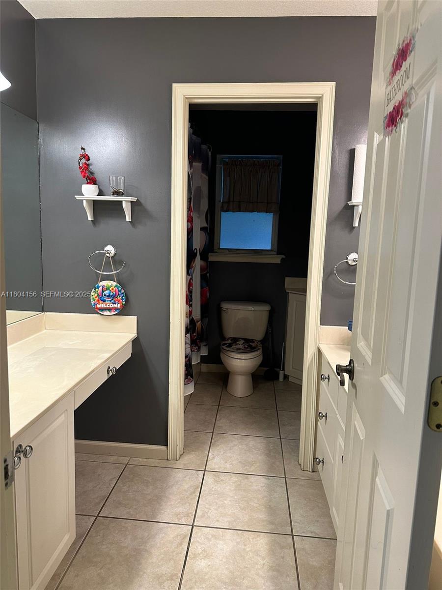 800 Permento Avenue Jacksonville, FL 32221 - Photo 27 of 29 a bathroom with a sink a toilet and a shower